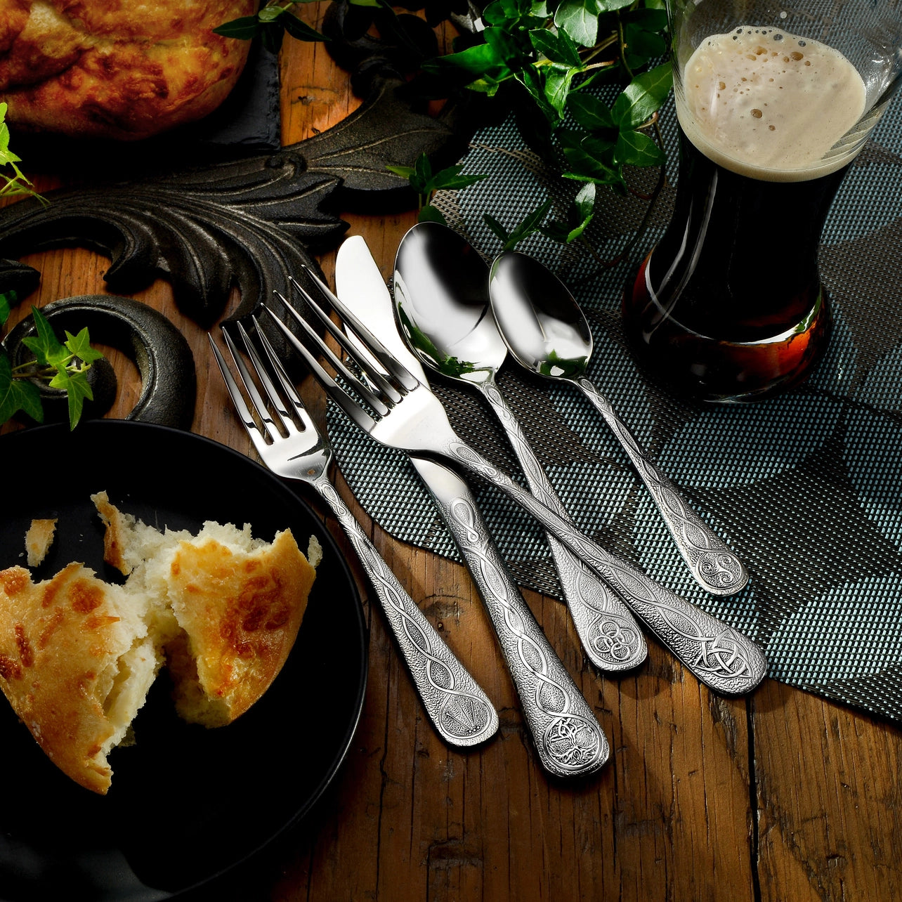 Celtic Flatware 40pc Place Setting