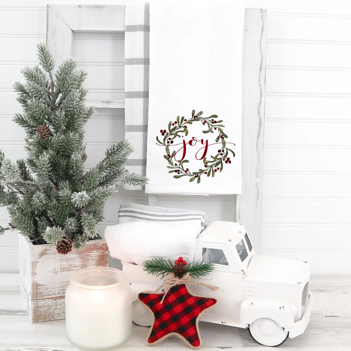 Joy Wreath Holiday Guest Hand Towel