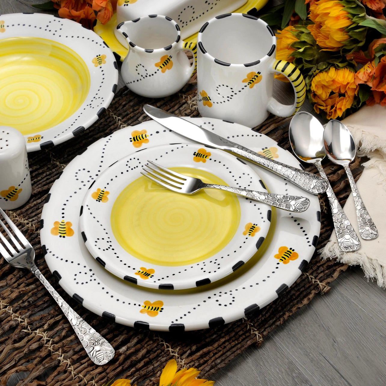 Honey Bee Flatware 40pc Place Setting