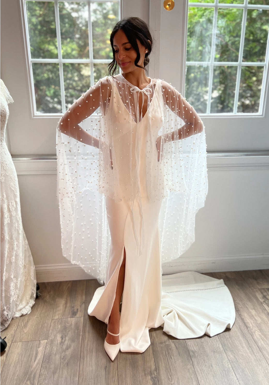 Long Ivory Pearl Cape