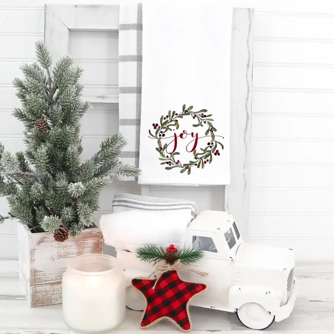 Joy Wreath Holiday Guest Hand Towel