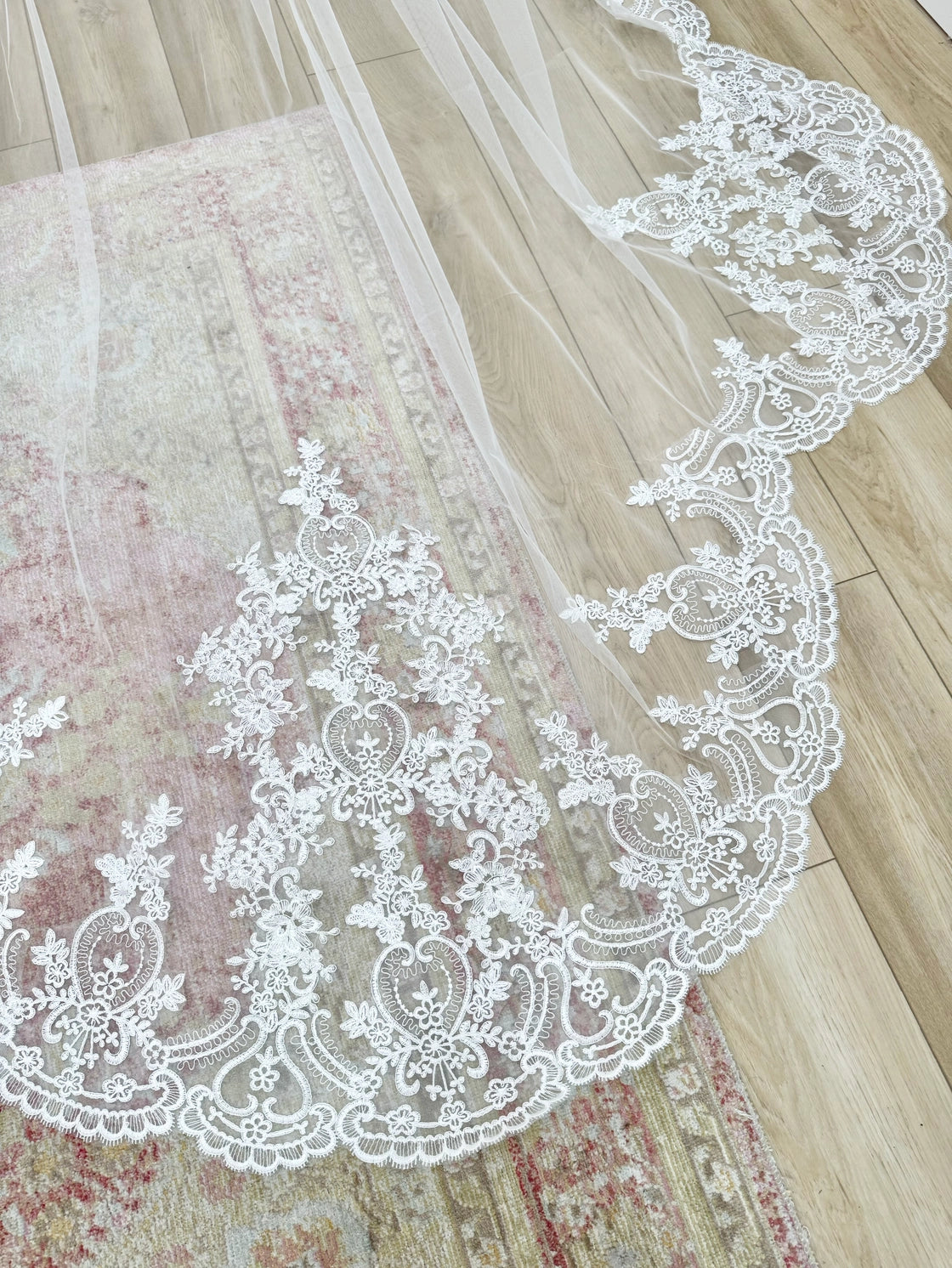 Reina Lace Veil