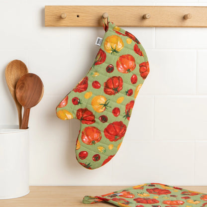 Heirloom Tomatoes Apron & Oven Mitt Bundle