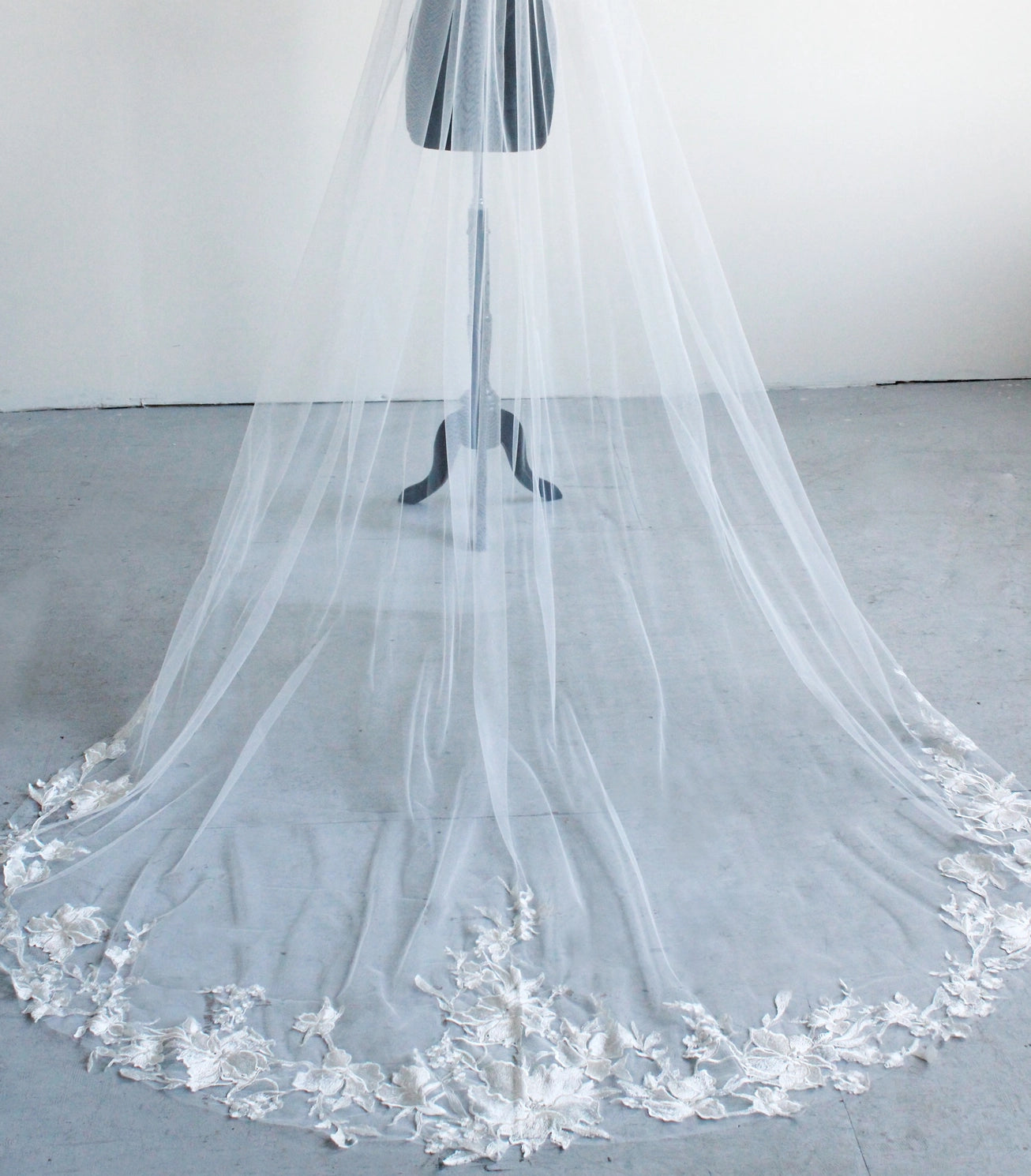 Dahlia Ivory Cathedral Veil