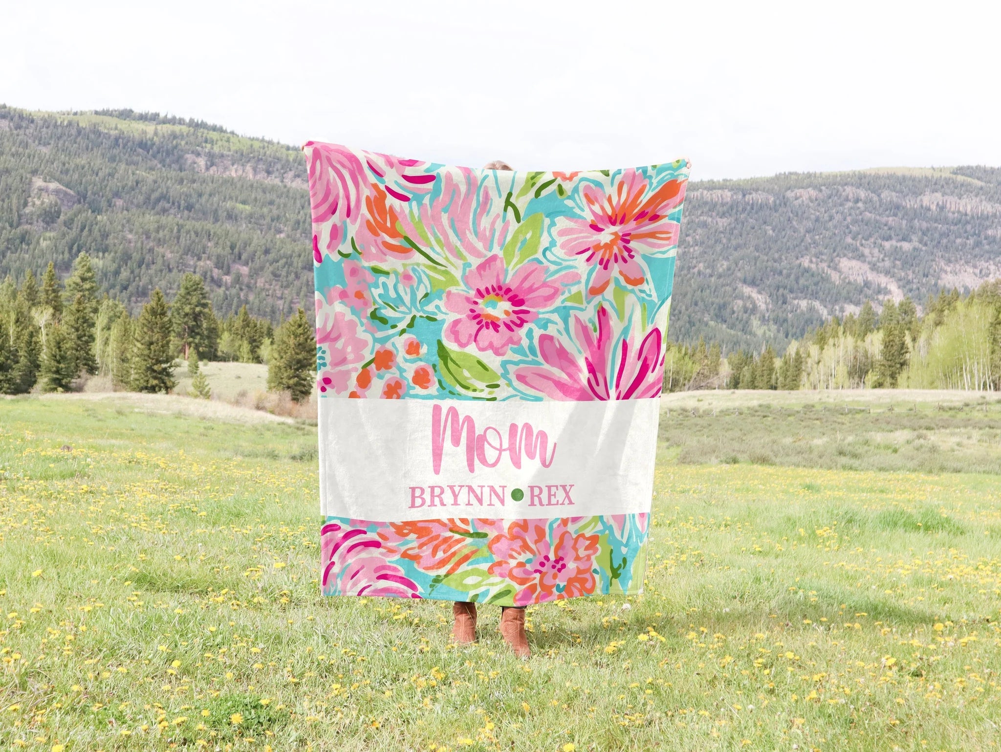 NY Gift Boutique Artsy Flower Blanket
