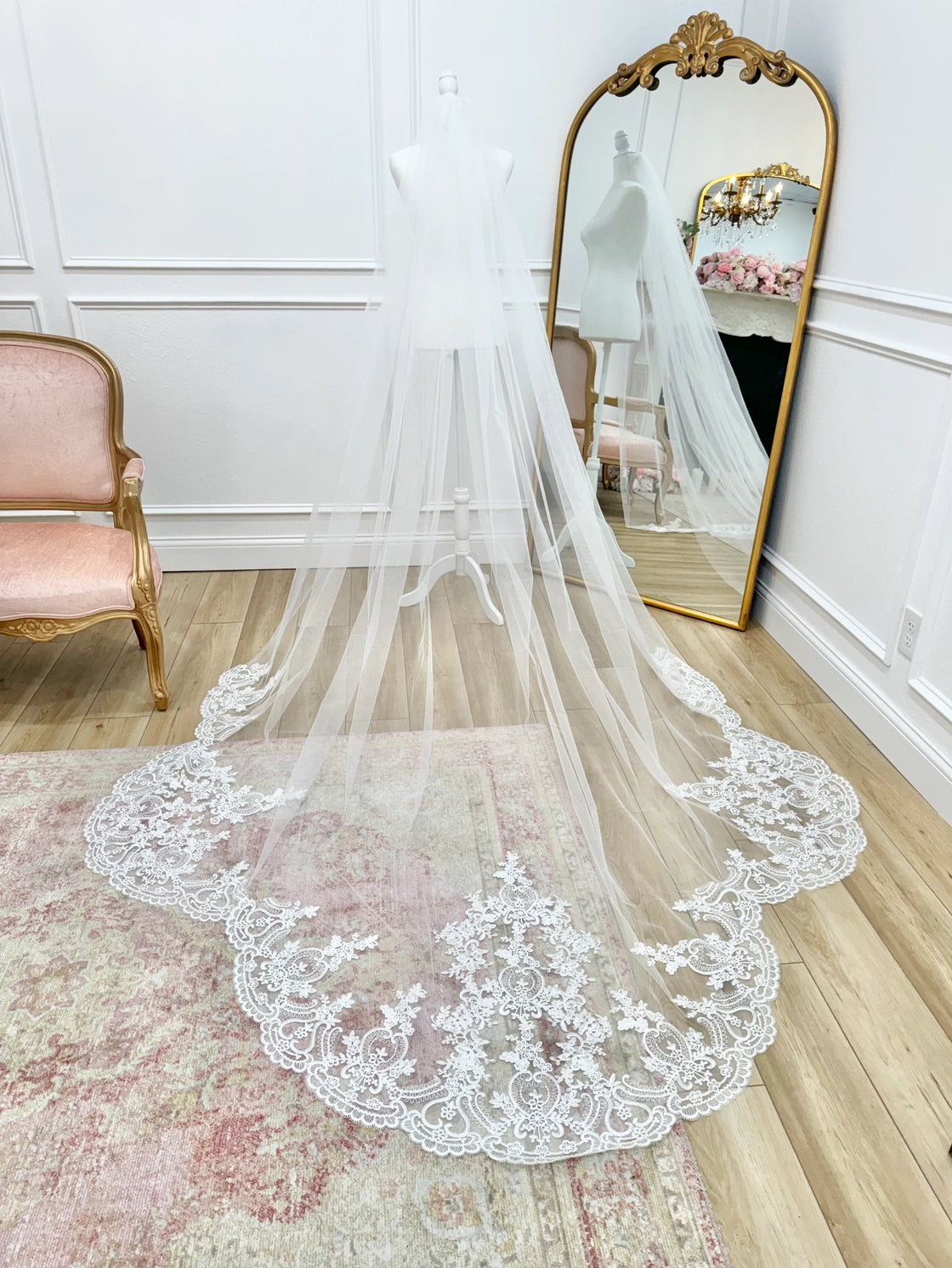 Reina Lace Veil