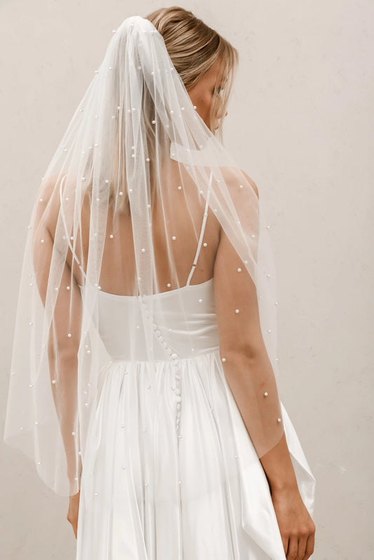 Scattered Pearl Ivory Veil