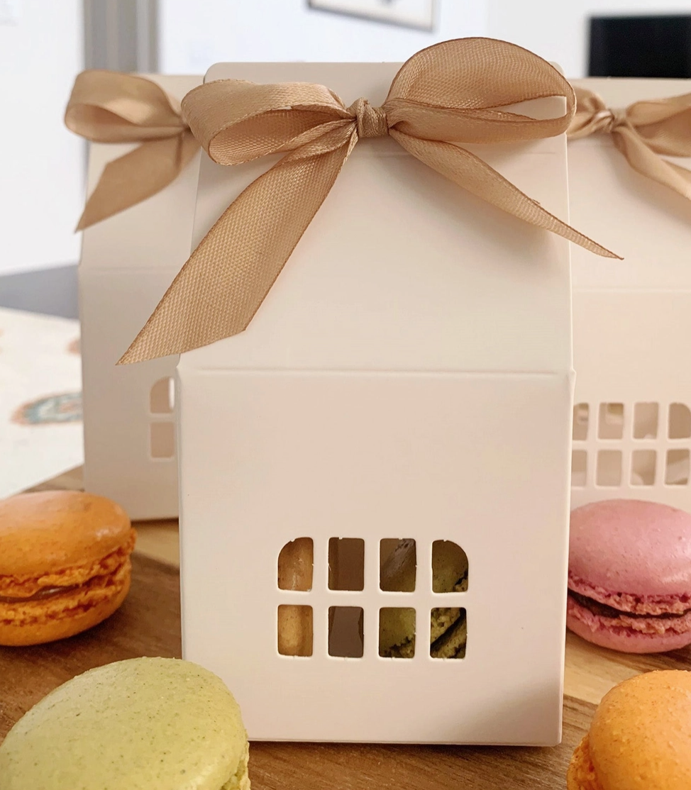 White House Shaped Gift Boxes with Gold Ribbons – Set of 24