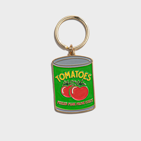 Keychain shaped like a can of tomatoes on a white background