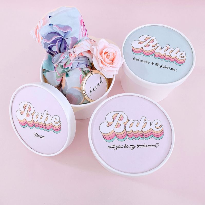 Round Gift Box - Retro Bride & Babe