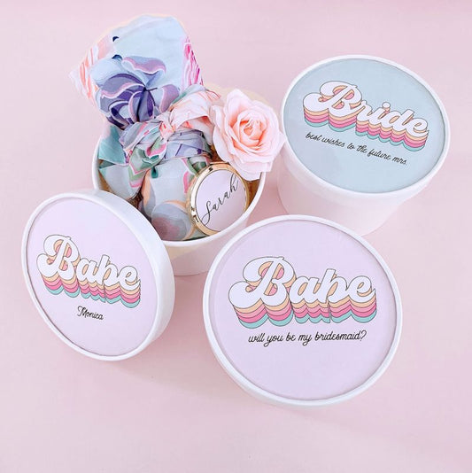 Round Gift Box - Retro Bride & Babe